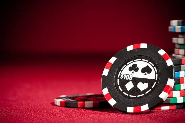 hoki311 live dealer studio with professional blackjack table and multilingual dealer